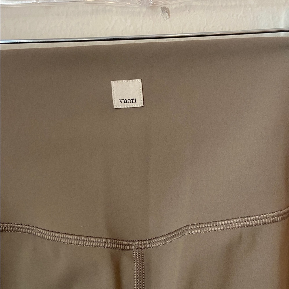 Vuori High Rise Leggings 25” Inseam Olive Brown Colorblock XS - Picture 3 of 5